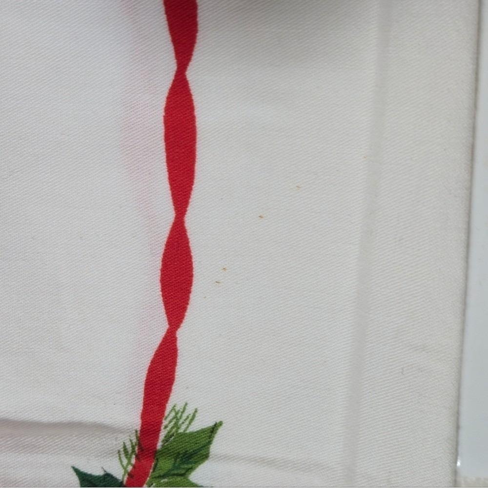 Vintage Christmas Tablecloth Pine Wreath Red Ribbon Holly White 32.5x50 Festive - Picture 8 of 11